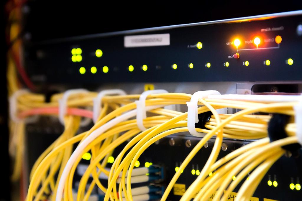 Server infrastructure and cloud network visualization